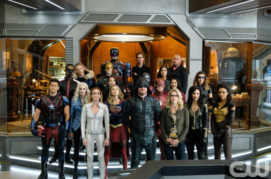 The cast of DC's Arrow is posing for a picture.